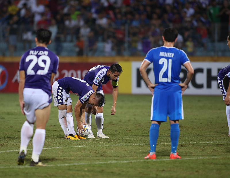 Khoảnh khắc Quang Hải tái hiện 'cầu vồng tuyết' Thường Châu