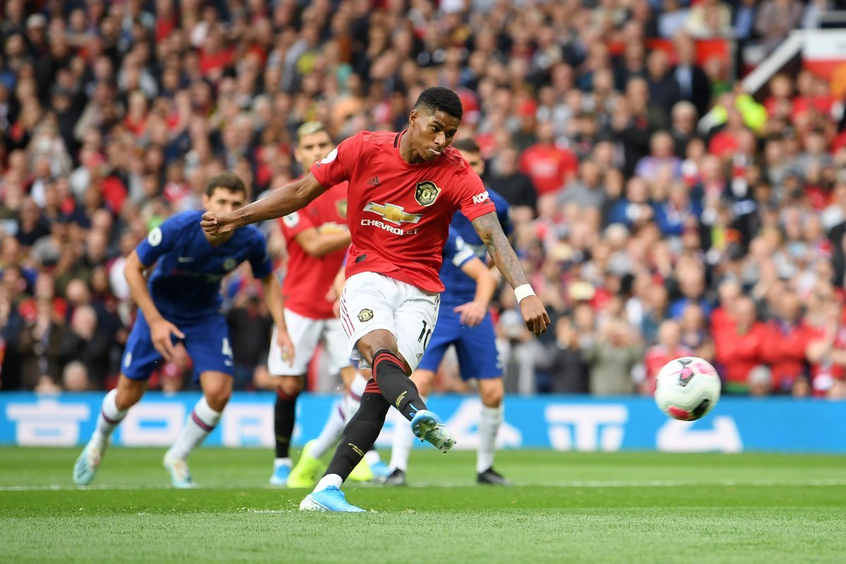 Solskjaer tức tối chỉ định Rashford đá penalty cho MU