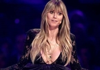 Cựu thiên thần Victoria's Secret bị chỉ trích vì đăng ảnh để ngực trần