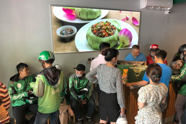 Hàng quán đắt khách nhờ app giao thức ăn