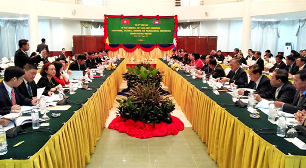 Vietnam, Cambodia seek ways to step up bilateral ties