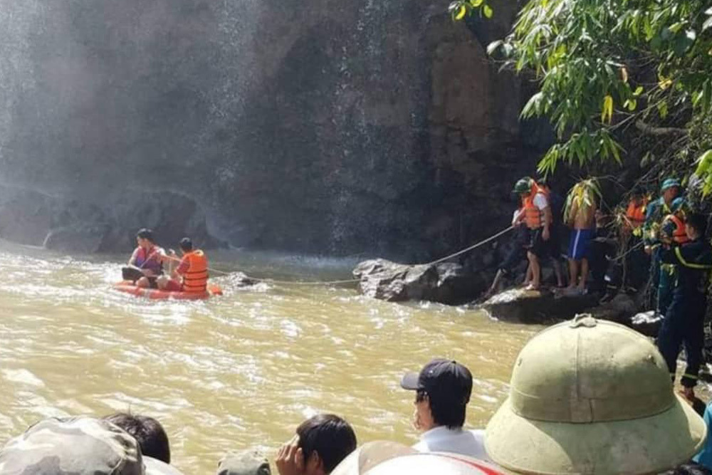 Three young men missing at Dak Lak waterfall found dead