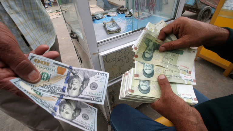 'Bóp nghẹt' kinh tế, Mỹ vẫn đổ lỗi Iran làm dân khổ