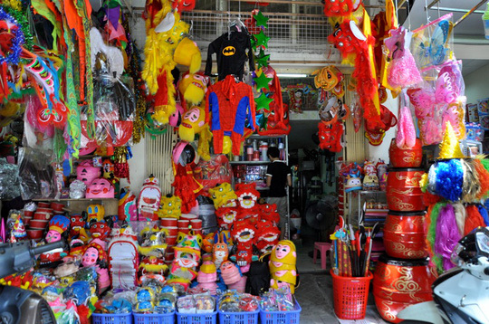 Cheap Chinese toys flood Vietnamese market despite safety concerns