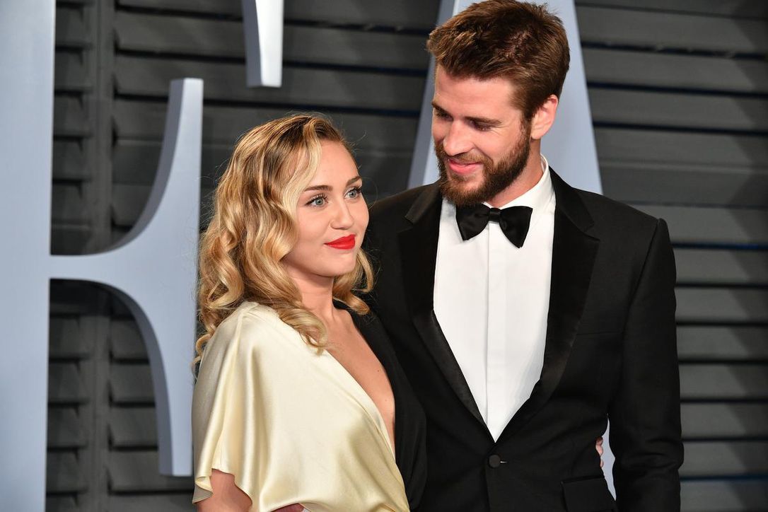 Liam Hemsworth nộp đơn ly hôn Miley Cyrus