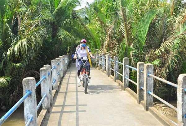 Students build bridges in rural areas with love