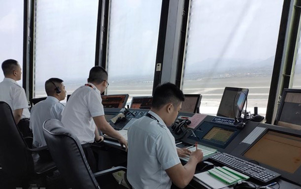 Air traffic controllers face the strain with rising flights