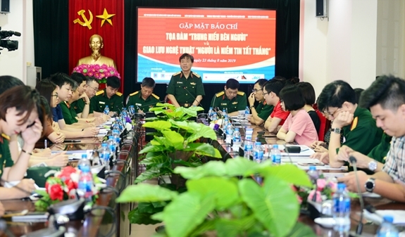 Chương trình giao lưu nghệ thuật 'Người là niềm tin tất thắng'