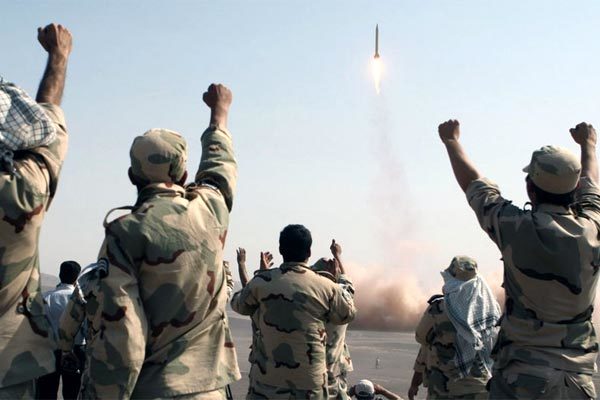 Vùng Vịnh căng như dây đàn, Iran tuyên bố thử tên lửa mới