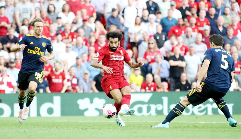 Salah lập cú đúp, Liverpool đè bẹp Arsenal