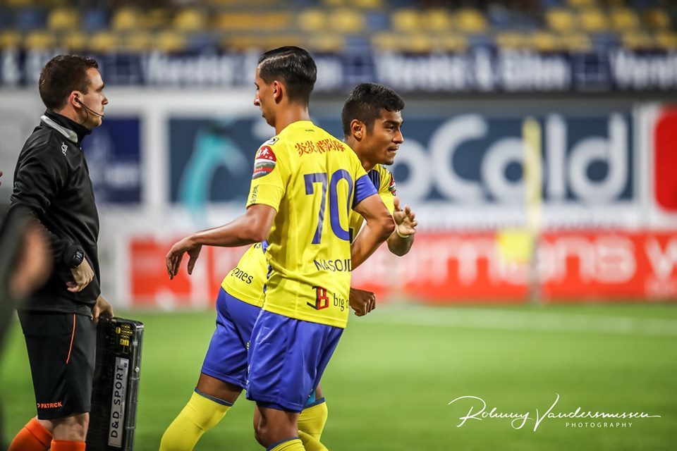 CĐV Việt Nam tới sân cổ vũ, Công Phượng 'mất tích' ở Sint Truidense