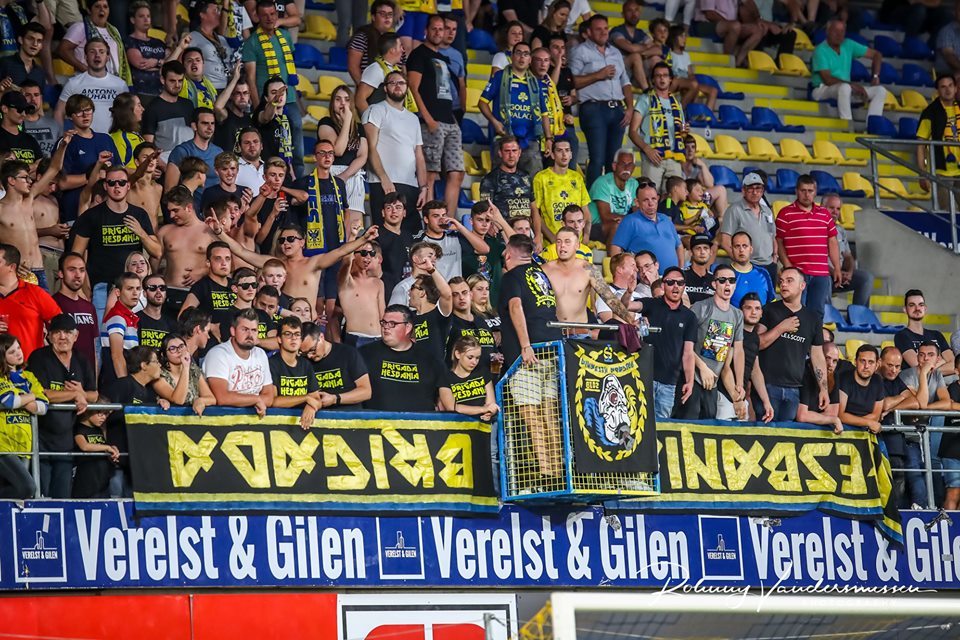 CĐV Việt Nam tới sân cổ vũ, Công Phượng 'mất tích' ở Sint Truidense