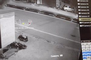 Video xe máy kẹp 5 sinh viên đâm dải phân cách, 4 người tử vong