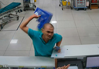 2 nhân viên y tế Quảng Bình bị bệnh nhân say rượu hành hung