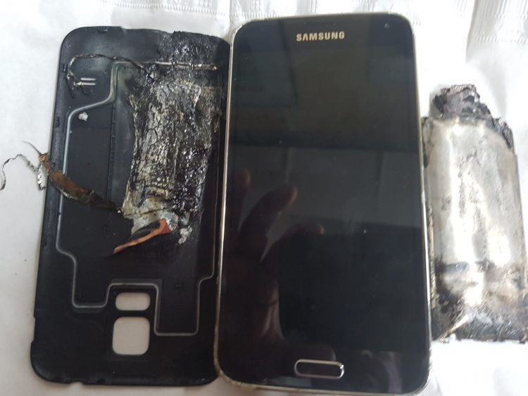 Điện thoại Galaxy phát nổ, nạn nhân bỏng mặt và tay