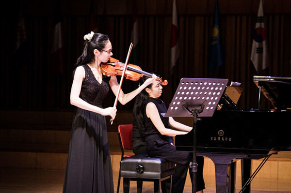 Young Vietnamese violinist makes history