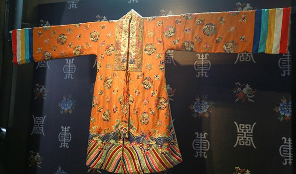 Experts revive traditional costumes on the screen