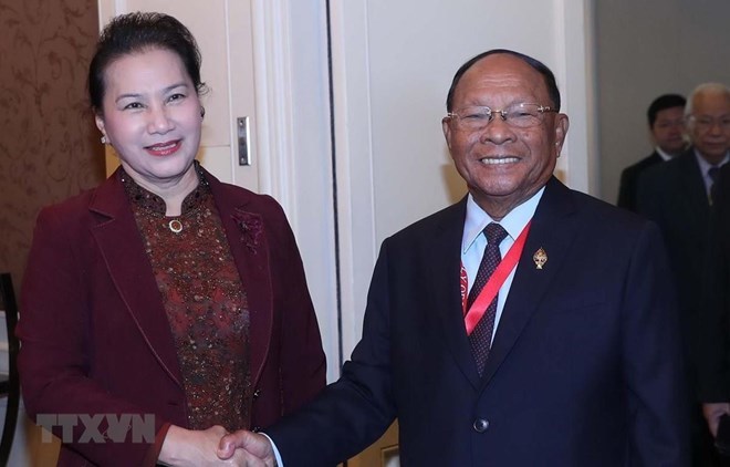 Vietnamese NA leader meets her counterparts on sidelines of AIPA 40