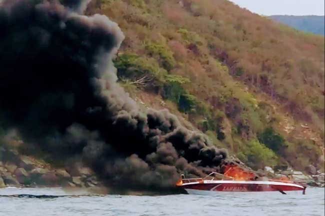 Two injured in canoe blaze in Nha Trang Bay