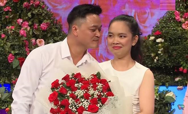 Chàng trai có bạn gái đòi đi châu Âu: 'Vợ không chiều thì chiều ai'