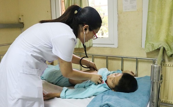 Nhiều trẻ nhập viện có biến chứng nguy hiểm do bị ong đốt