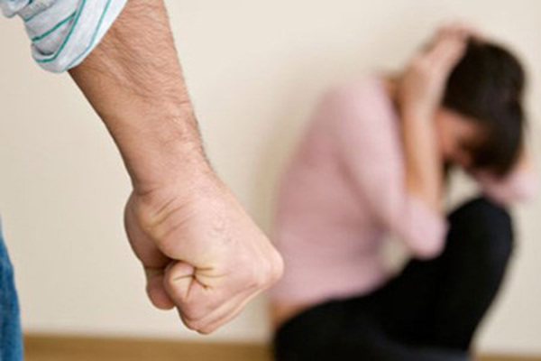 Hành vi đánh vợ bị xử lý thế nào?