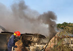 Cháy dữ dội ở huyện Thanh Trì, đứng Ngã Tư Sở nhìn khói cao hàng chục mét