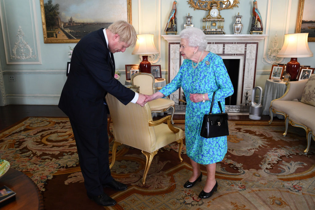 Nữ hoàng Anh đồng ý cho phép đình chỉ quốc hội
