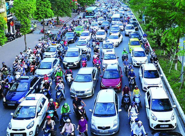Muốn bán được ô tô phải có tiền làm đường