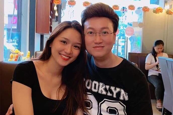 Sỹ Luân lần đầu công khai bạn gái giáo viên sau 6 năm giữ kín