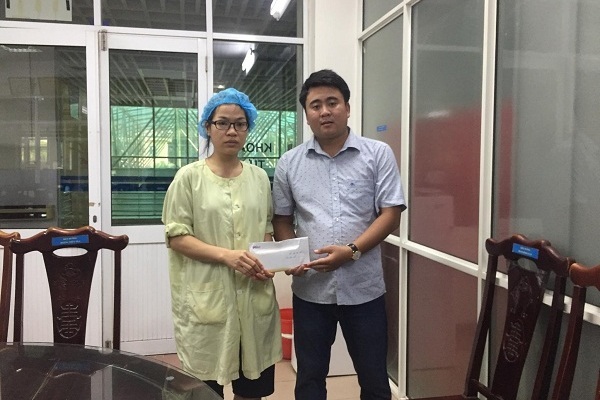 Trao hơn 26 triệu đồng đến bé Nguyễn Hải Nam bị bỏng nồi nước đậu