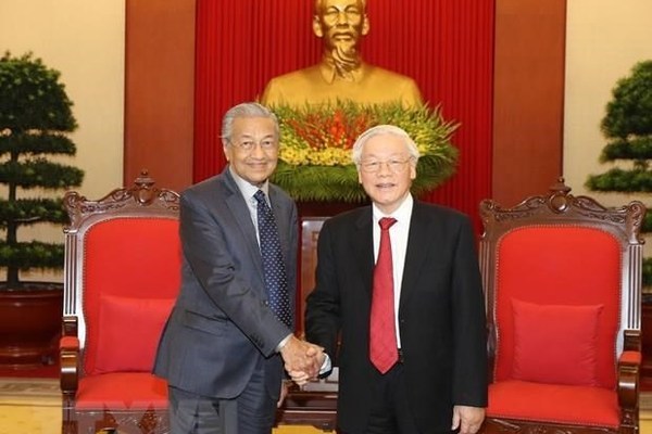 VN Party leader-President receives Malaysian Prime Minister