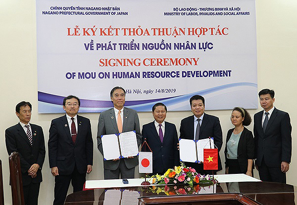 Thống đốc tỉnh Nagano kỳ vọng vào sự hợp tác giữa JHL Group và Nozomi Group