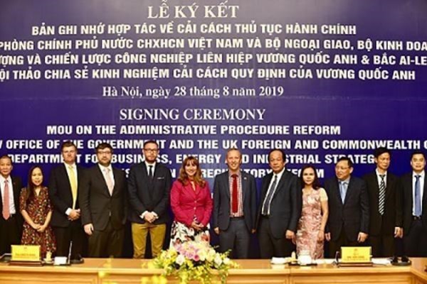 Vietnam, UK step up cooperation in administrative reform