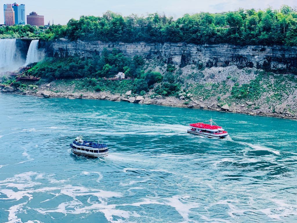 Theo chân du khách Việt thăm thác nước hùng vĩ nhất thế giới