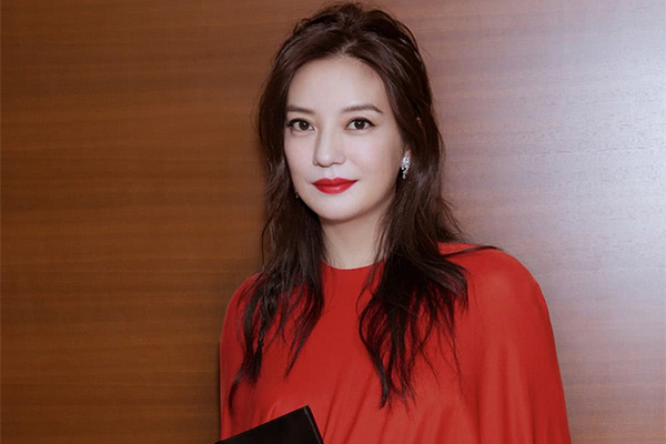 Triệu Vy bị đồn bí mật có con trai với chồng đại gia