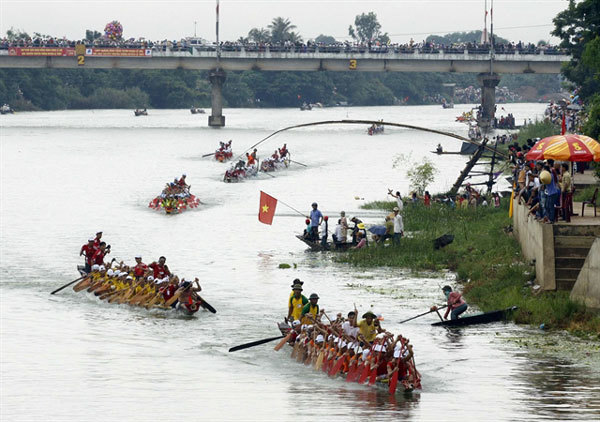 Two Quang Binh festivals granted national heritage titles