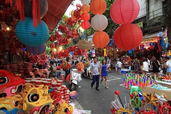 Hanoi to ban some streets to hold Full Moon Festival