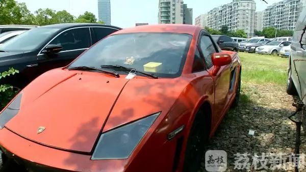 Lái Lamborghini nhái giá chỉ 48,6 triệu, nữ tài xế bị bắt