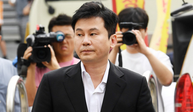 Cựu chủ tịch YG lần đầu trình diện sau loạt các cáo buộc phi pháp