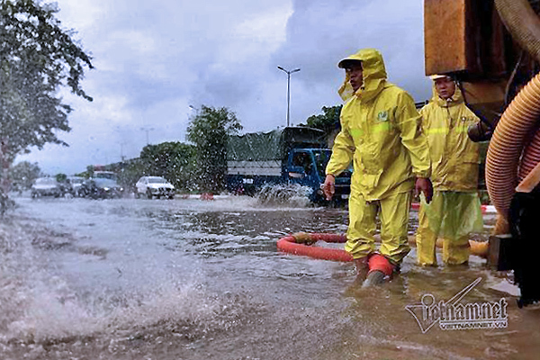 Bão số 4 suy yếu, miền Bắc vẫn mưa to dịp nghỉ lễ 2/9