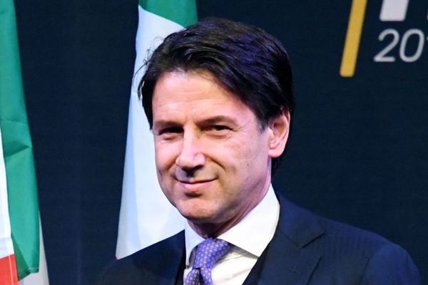Thủ tướng Italia trở lại sau gần chục ngày từ chức