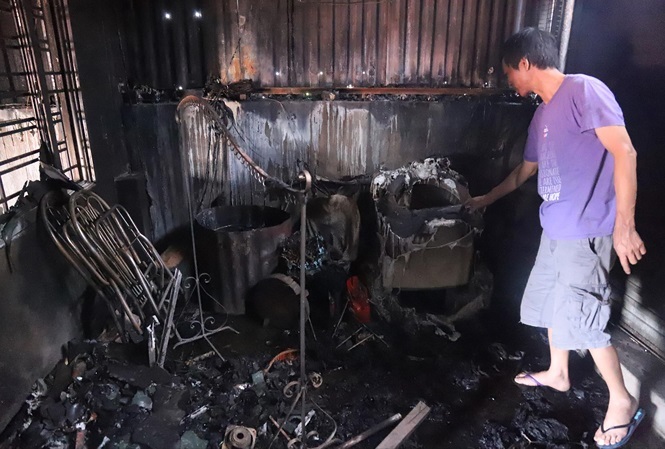 Những quả 'bom lửa' áp sát nhà dân ở Hà Nội