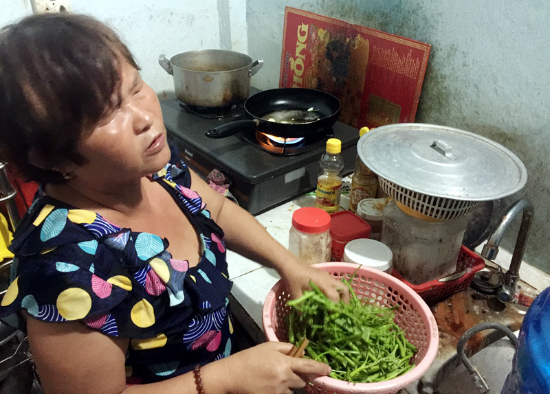 Đám cưới trong mơ của đôi vợ chồng mù bán vé số khắp Sài Gòn
