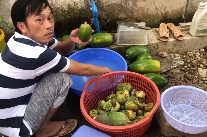 Hoài Linh sống như nông dân trong nhà thờ trăm tỷ