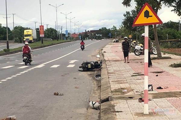 Tông vào biển báo giao thông, mẹ chồng và con dâu tử vong ở Quảng Trị