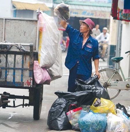 Sorting garbage at source still faces delays