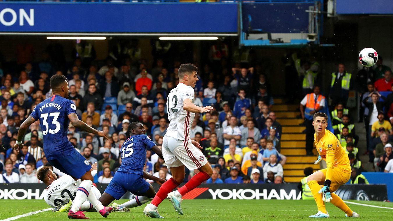 Hàng thủ hớ hênh, Chelsea đánh rơi chiến thắng