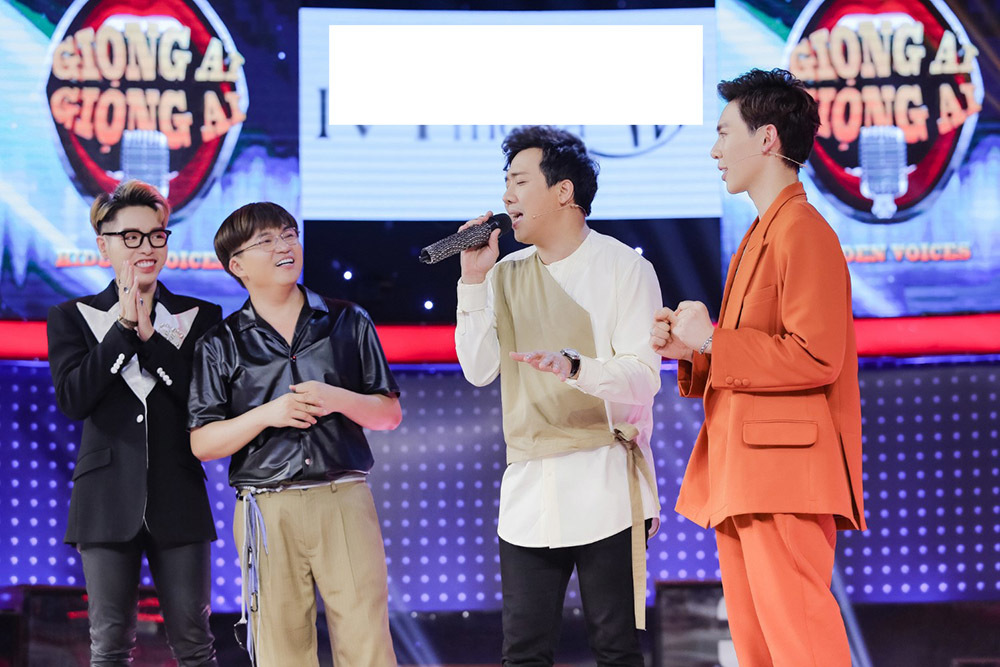 Trấn Thành xuýt xoa trước màn song ca của Erik và trai đẹp lai Tây