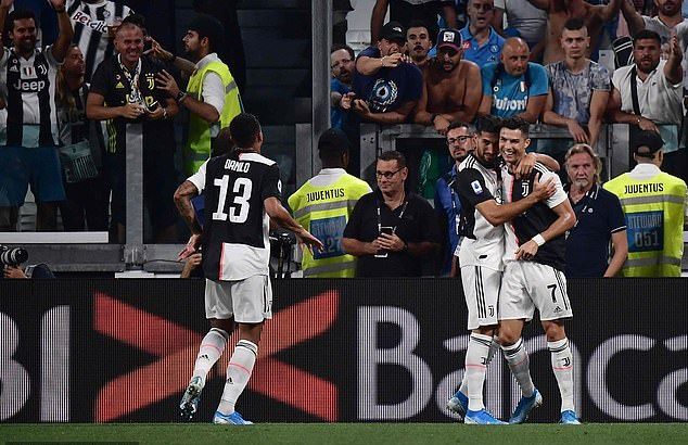 Ronaldo khai hỏa, Juventus thắng Napoli siêu kịch tính